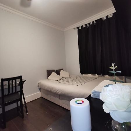 Neat Double Room Лондон Екстер'єр фото