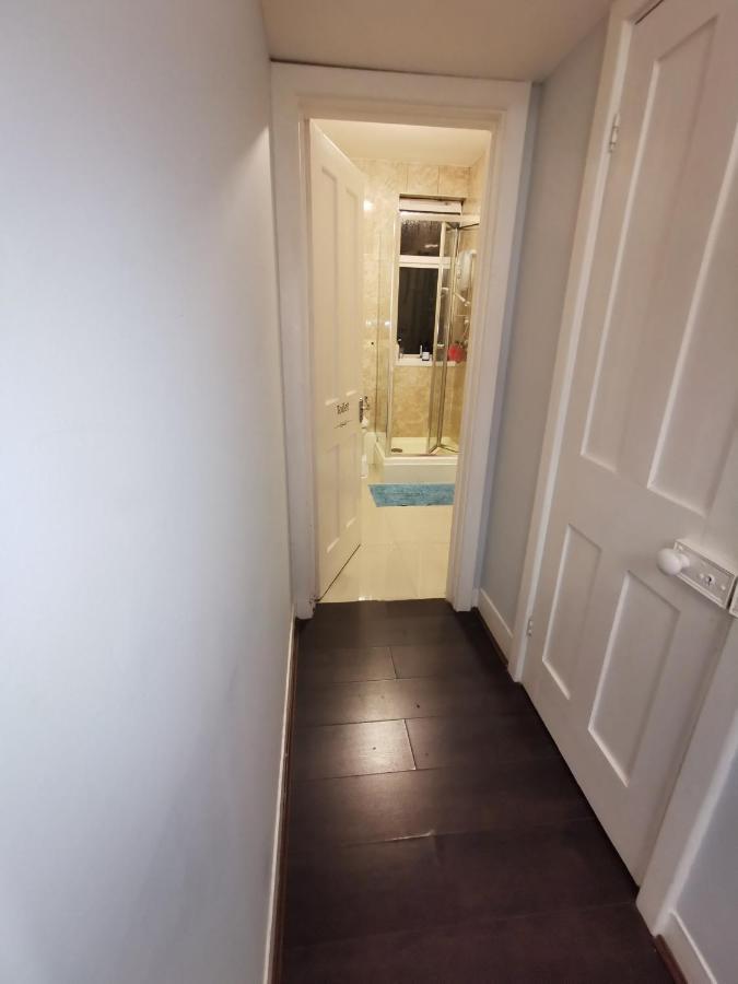 Neat Double Room Лондон Екстер'єр фото