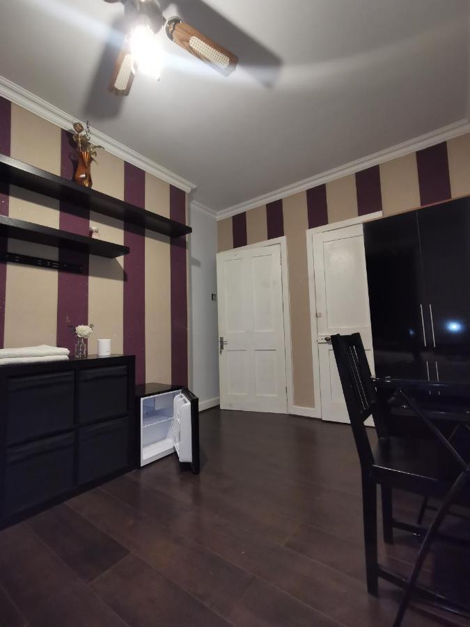 Neat Double Room Лондон Екстер'єр фото