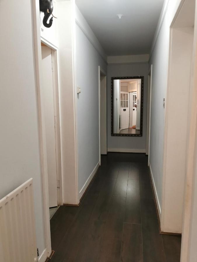 Neat Double Room Лондон Екстер'єр фото